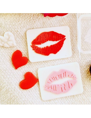 Sello relieve labios